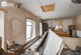 4 bedroom, Semi-detached house for sale