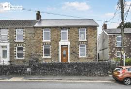4 bedroom, Semi-detached house for sale