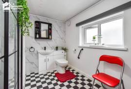 2 bedroom, Terraced House for sale