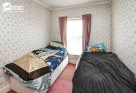 4 bedroom, Terraced House for sale