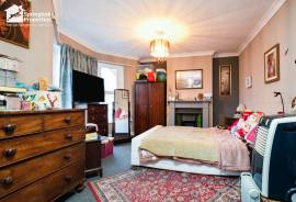 3 bedroom, Semi-detached house for sale