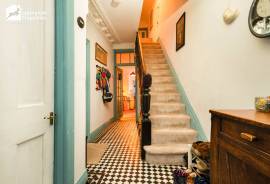 3 bedroom, Semi-detached house for sale