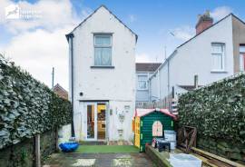 3 bedroom, Semi-detached house for sale