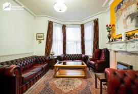 3 bedroom, Semi-detached house for sale