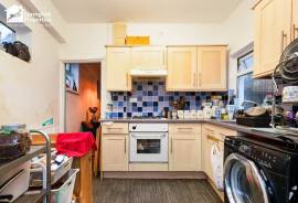 3 bedroom, Semi-detached house for sale