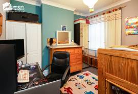 3 bedroom, Semi-detached house for sale