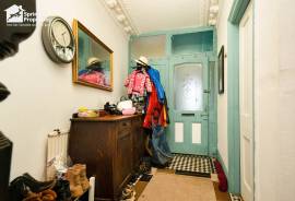 3 bedroom, Semi-detached house for sale