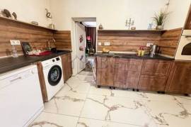 Maison en briques rénovée de 3 chambres avec grand garage et jardin près de Balchik