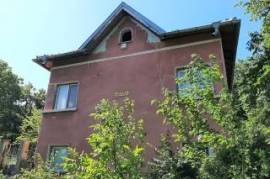 Solid country house with barn and plot of land located in proximity to forest