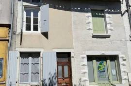 Charming Stone House with Courtyard and Barn in Picturesque Verteuil-sur-Charente - €91390