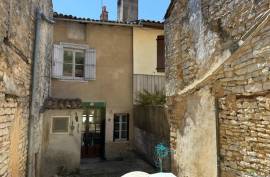 Charming Stone House with Courtyard and Barn in Picturesque Verteuil-sur-Charente - €91390