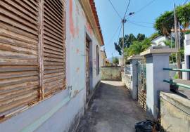 3 Bedroom House in Ruins - Opportunity in the Center of Funchal