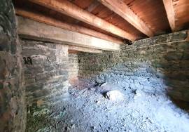 3 Bedroom House in Ruins - Opportunity in the Center of Funchal