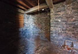 3 Bedroom House in Ruins - Opportunity in the Center of Funchal