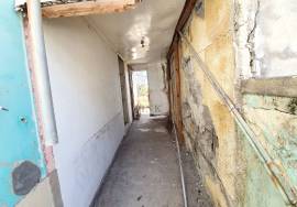 3 Bedroom House in Ruins - Opportunity in the Center of Funchal