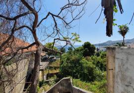 3 Bedroom House in Ruins - Opportunity in the Center of Funchal