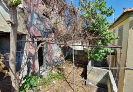 3 Bedroom House in Ruins - Opportunity in the Center of Funchal