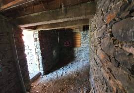 3 Bedroom House in Ruins - Opportunity in the Center of Funchal