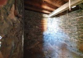 3 Bedroom House in Ruins - Opportunity in the Center of Funchal