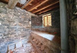 3 Bedroom House in Ruins - Opportunity in the Center of Funchal