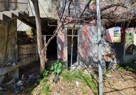 3 Bedroom House in Ruins - Opportunity in the Center of Funchal