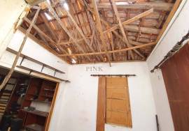 3 Bedroom House in Ruins - Opportunity in the Center of Funchal