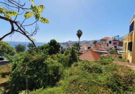 3 Bedroom House in Ruins - Opportunity in the Center of Funchal