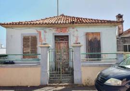 3 Bedroom House in Ruins - Opportunity in the Center of Funchal