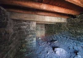 3 Bedroom House in Ruins - Opportunity in the Center of Funchal