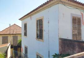 3 Bedroom House in Ruins - Opportunity in the Center of Funchal