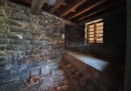 3 Bedroom House in Ruins - Opportunity in the Center of Funchal