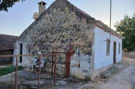 2 bedroom villa to recover on 6,160m2 of land.