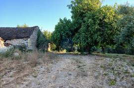2 bedroom villa to recover on 6,160m2 of land.
