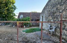 2 bedroom villa to recover on 6,160m2 of land.