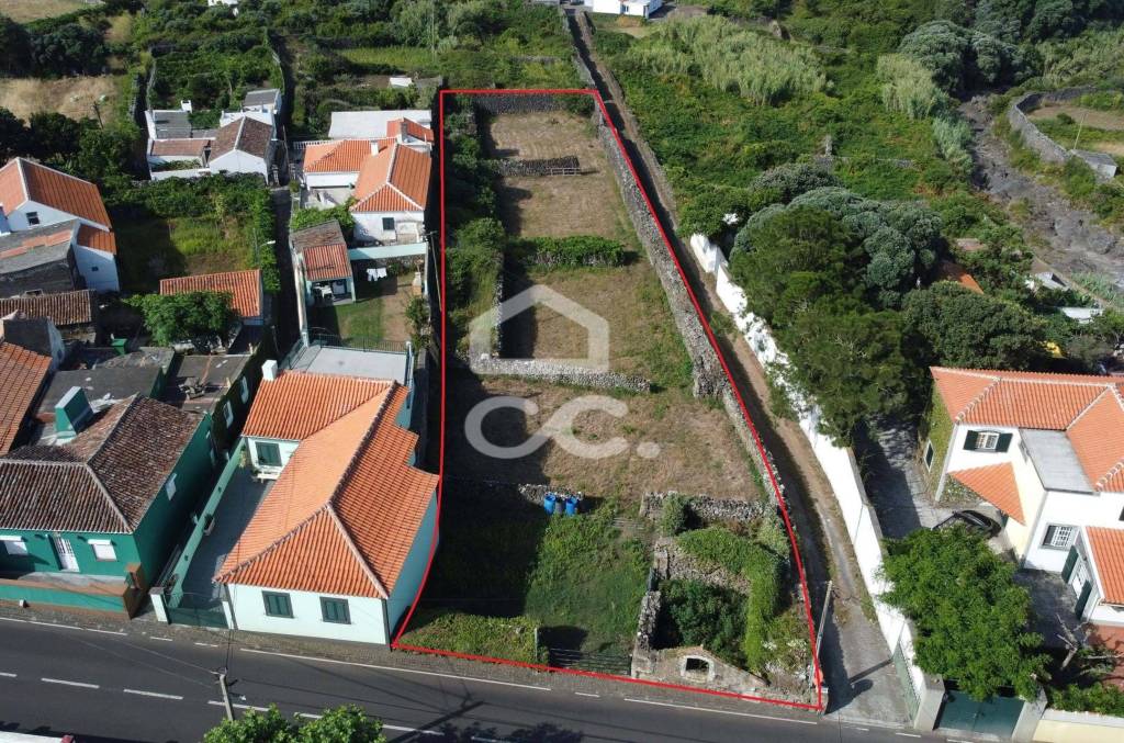 Building Land with Ruin – Pesqueiro, São Bartolomeu