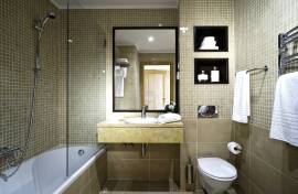 Luxury 3-Bedroom Apartment with Pool Views in The Residences, Vilamoura