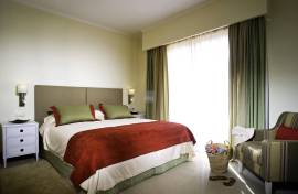 Luxury 3-Bedroom Apartment with Pool Views in The Residences, Vilamoura