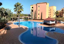 Luxury 3-Bedroom Apartment with Pool Views in The Residences, Vilamoura