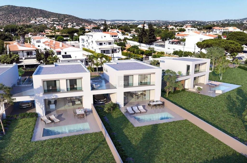 Contemporary style 4 bedroom villas with swimming pool near Vilamoura/Vila Sol