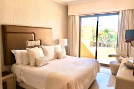 Top Floor 2-Bedroom Apartment with Stunning Views in Vilamoura