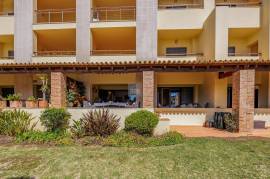 Large Ground Floor  2-Bedroom in the Heart of Vilamoura– Pool Access and Large Terrace