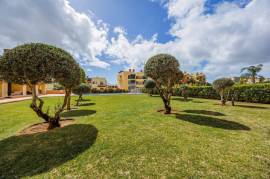 Large Ground Floor  2-Bedroom in the Heart of Vilamoura– Pool Access and Large Terrace