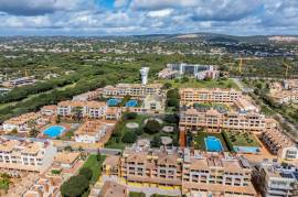 Large Ground Floor  2-Bedroom in the Heart of Vilamoura– Pool Access and Large Terrace