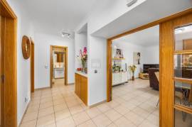 Large Ground Floor  2-Bedroom in the Heart of Vilamoura– Pool Access and Large Terrace