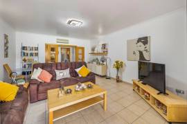 Large Ground Floor  2-Bedroom in the Heart of Vilamoura– Pool Access and Large Terrace