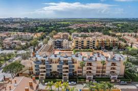 Large Ground Floor  2-Bedroom in the Heart of Vilamoura– Pool Access and Large Terrace