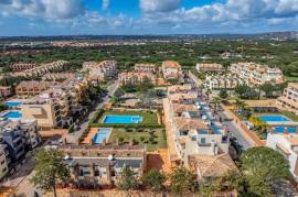 Large Ground Floor  2-Bedroom in the Heart of Vilamoura– Pool Access and Large Terrace
