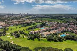Large Ground Floor  2-Bedroom in the Heart of Vilamoura– Pool Access and Large Terrace