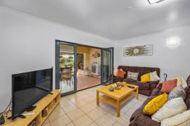 Large Ground Floor  2-Bedroom in the Heart of Vilamoura– Pool Access and Large Terrace