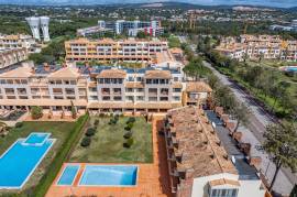 Large Ground Floor  2-Bedroom in the Heart of Vilamoura– Pool Access and Large Terrace